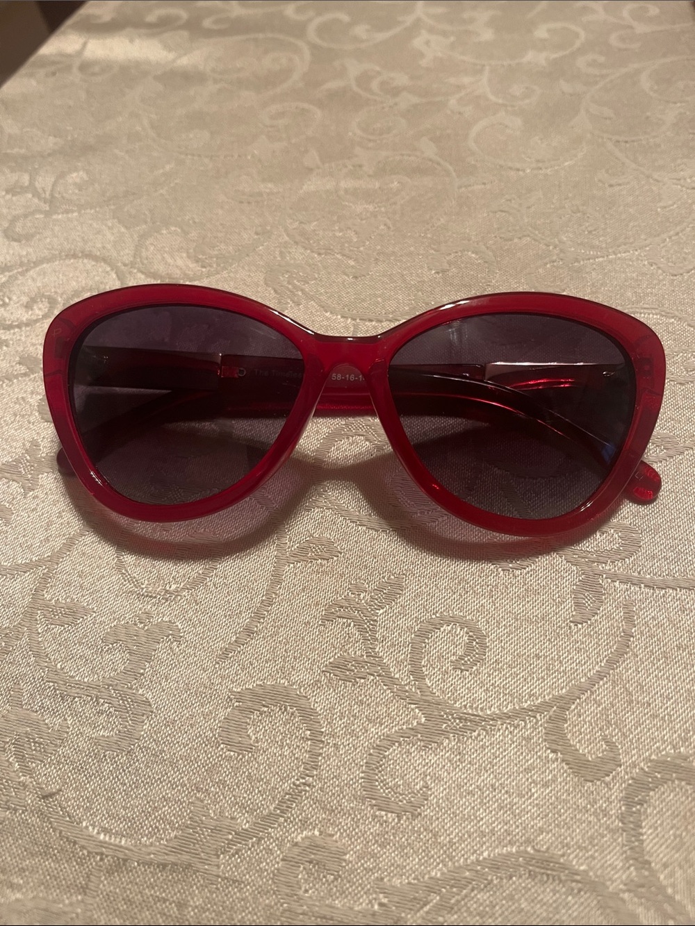 Prive Revaux Bold Red Oversized Cat-Eye Women's Sunglasses